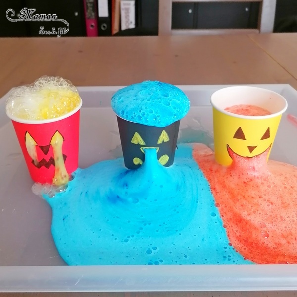 Activité créative et manuelle enfants - Expérience rigolote pour Halloween - Monstres d'Halloween qui dégoulinent avec mélange bicarbonate, vinaigre, colorant et liquide vaisselle - Facile et ludique - Verres en carton - yeux nez et bouche qui coulent - recréer des cerveaux à des verres squelettes - dégoûtant - mslf