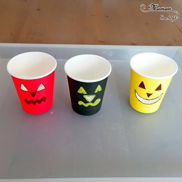 Activité créative et manuelle enfants - Expérience rigolote pour Halloween - Monstres d'Halloween qui dégoulinent avec mélange bicarbonate, vinaigre, colorant et liquide vaisselle - Facile et ludique - Verres en carton - yeux nez et bouche qui coulent - recréer des cerveaux à des verres squelettes - dégoûtant - mslf