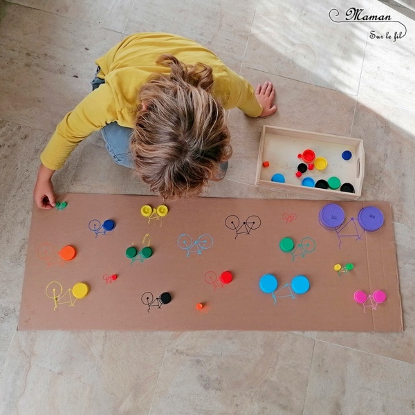 Activité manuelle enfants - Jeu DIY en récup' autour des vélos - Puzzle - Remets les roues au bon endroit en fonction de leur couleur et leur taille - Carton et bouchons de bouteilles - Travail autour des cercles, des couleurs et de la discrimination visuelle - Bricolage géant - Educatif et pédagogique adaptable - Fait maison - recyclage - Créativité - Europe - Pays-Bas, Hollande, Néerlandais - Amsterdam - Découverte d'un pays - Espace et géographie - atelier Cycle 1 ou 2 - Maternelle - mslf