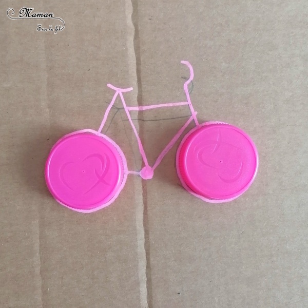 Activité manuelle enfants - Jeu DIY en récup' autour des vélos - Puzzle - Remets les roues au bon endroit en fonction de leur couleur et leur taille - Carton et bouchons de bouteilles - Travail autour des cercles, des couleurs et de la discrimination visuelle - Bricolage géant - Educatif et pédagogique adaptable - Fait maison - recyclage - Créativité - Europe - Pays-Bas, Hollande, Néerlandais - Amsterdam - Découverte d'un pays - Espace et géographie - atelier Cycle 1 ou 2 - Maternelle - mslf