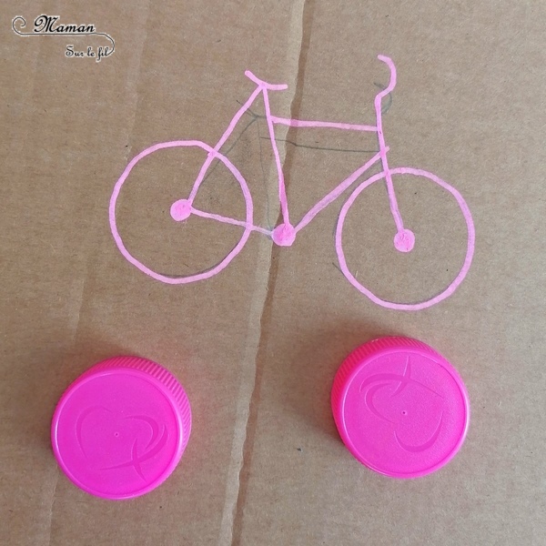 Activité manuelle enfants - Jeu DIY en récup' autour des vélos - Puzzle - Remets les roues au bon endroit en fonction de leur couleur et leur taille - Carton et bouchons de bouteilles - Travail autour des cercles, des couleurs et de la discrimination visuelle - Bricolage géant - Educatif et pédagogique adaptable - Fait maison - recyclage - Créativité - Europe - Pays-Bas, Hollande, Néerlandais - Amsterdam - Découverte d'un pays - Espace et géographie - atelier Cycle 1 ou 2 - Maternelle - mslf