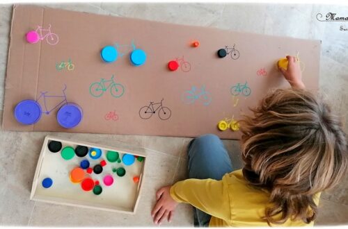 Activité manuelle enfants - Jeu DIY en récup' autour des vélos - Puzzle - Remets les roues au bon endroit en fonction de leur couleur et leur taille - Carton et bouchons de bouteilles - Travail autour des cercles, des couleurs et de la discrimination visuelle - Bricolage géant - Educatif et pédagogique adaptable - Fait maison - recyclage - Créativité - Europe - Pays-Bas, Hollande, Néerlandais - Amsterdam - Découverte d'un pays - Espace et géographie - atelier Cycle 1 ou 2 - Maternelle - mslf