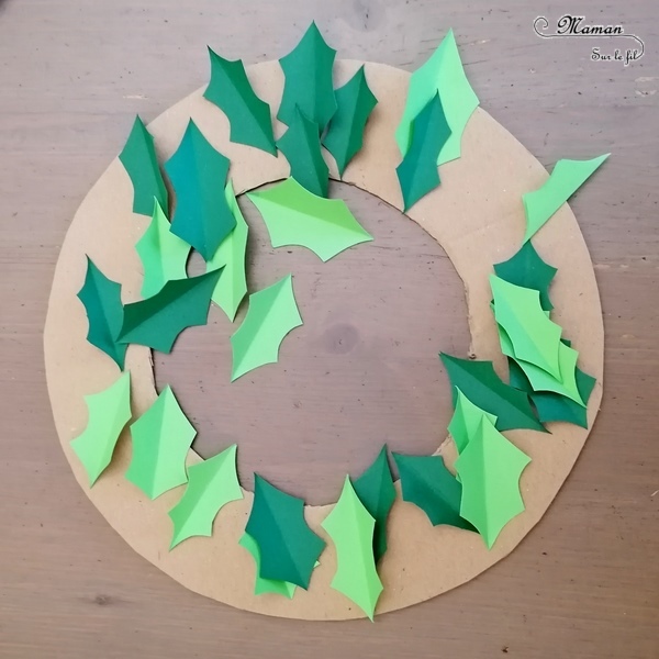 Faire des feuilles de papier dessin à gratter  Activité manuelle dessin,  Bricolage et loisirs créatifs, Activité manuelle noël primaire