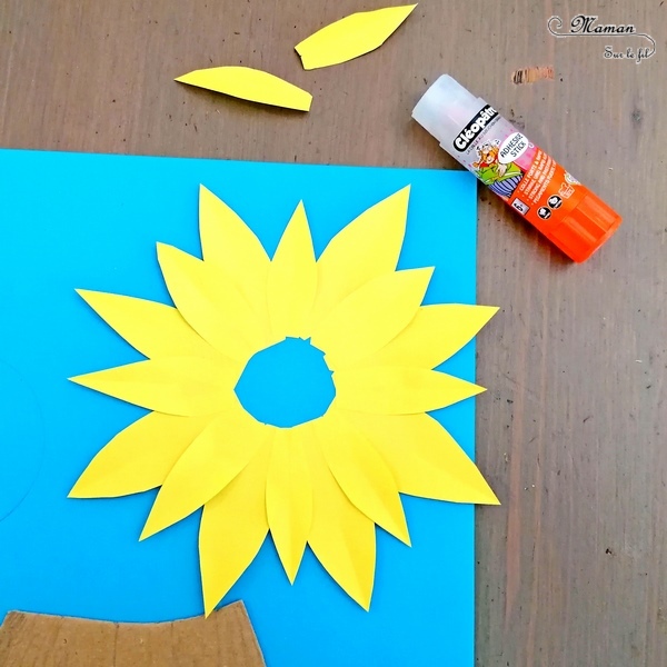 Activité manuelle et créative enfants - Revisiter la série des tableaux Tournesols de Vincent Van Gogh - Peintre hollandais - Découpage, collage, récup' carton, peinture et papier bulle - Découverte de l'art et d'un artiste - Printemps et fleurs - Nature morte - recyclage - Créativité - Europe - Pays-Bas, Hollande, Néerlandais - Découverte d'un pays - Espace et géographie - arts visuels Cycle 1 ou 2 - Maternelle - Tour du monde créatif - mslf