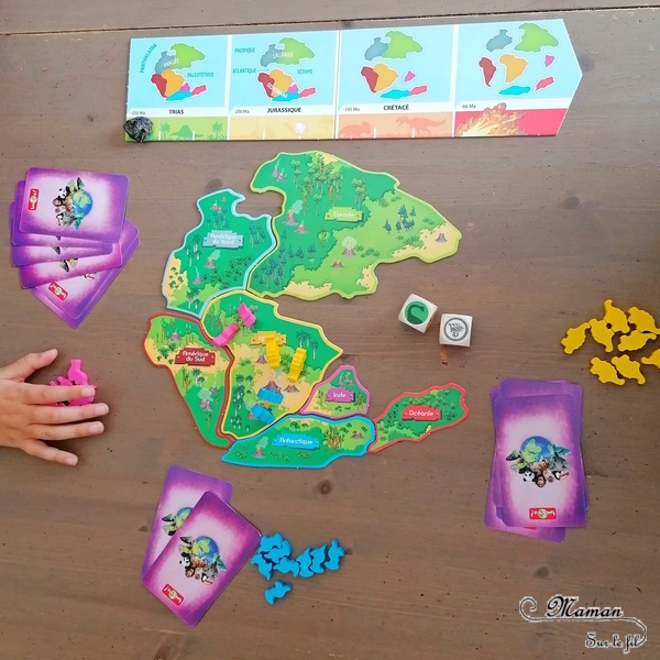 Jeu de société enfants - Défis Nature Grand Jeu Dinosaures de Bioviva - Jeu de plateau et de cartes pour 7 ans et + - Parfait pour aborder le thème de l'histoire, la préhistoire, les dinosaures, la Pangée et le déplacement des continents - Géographie ludique - Test et avis - jeu de cartes bataille - Rapidité, mathématiques et stratégie - fabrication française et éco-conception et production responsable - mslf