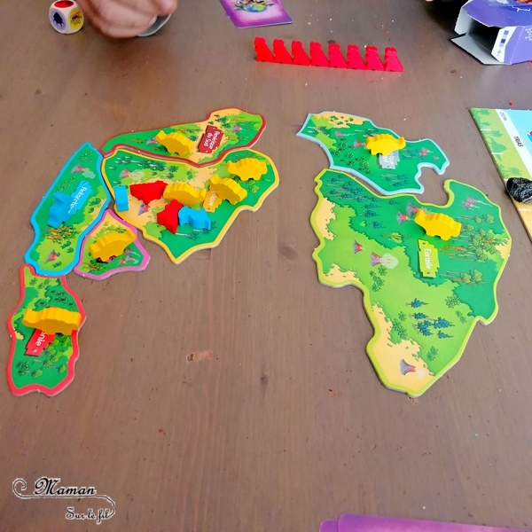 Jeu de société enfants - Défis Nature Grand Jeu Dinosaures de Bioviva - Jeu de plateau et de cartes pour 7 ans et + - Parfait pour aborder le thème de l'histoire, la préhistoire, les dinosaures, la Pangée et le déplacement des continents - Géographie ludique - Test et avis - jeu de cartes bataille - Rapidité, mathématiques et stratégie - fabrication française et éco-conception et production responsable - mslf