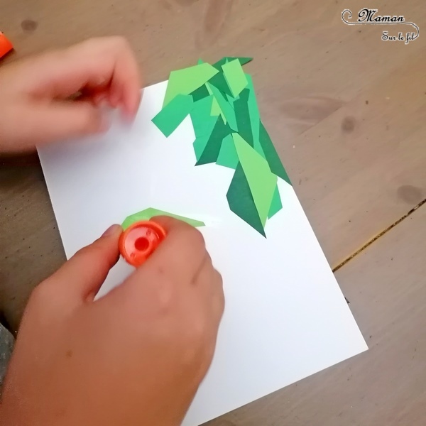 Activité créative et manuelle enfants - Drapeau du Brésil en mosaïque de papiers découpés et collés - Découpage et collage de récup' de chutes de papier - Graphisme Points et écriture - Créativité - Amérique du Sud - Découverte d'un pays - Espace et géographie - Tour du monde créatif - arts visuels et atelier maternelle , Cycle 1, 2 et 3 - mslf