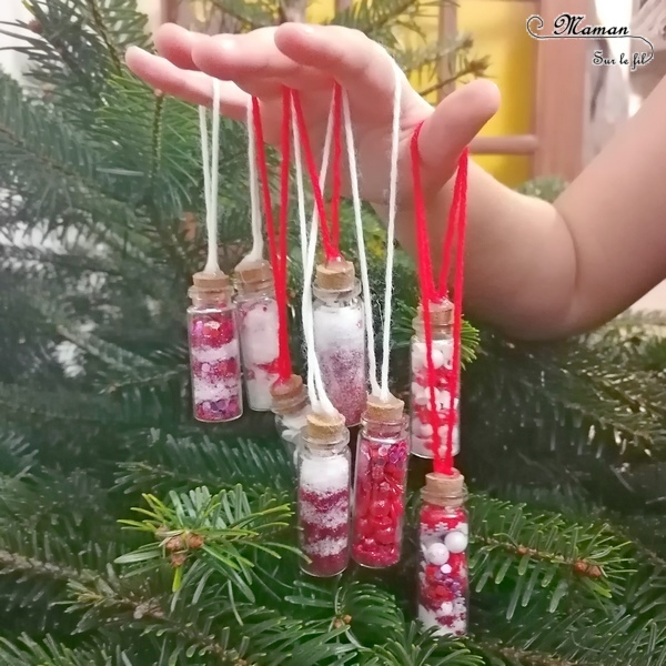 Activité manuelle et créative enfants - Fabriquer des mini-fioles de Noël à suspendre au sapin - façon sucre d'orge en rouge et blanc - Récup, paillettes et matériel créatif divers - Invitation à créer - Décorations fait maison pour le sapin - Décoration de classe - Bricolage et Créativité - arts visuels Maternelle, Cycle 1 ou 2 - Cadeau de fin d'année - Elémentaire ou maternelle - mslf