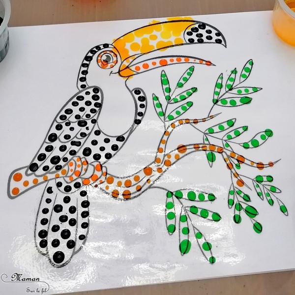 Activité créative enfants - Colorier un toucan avec des gouttes eau colorées - Motricité fine, art éphémère, patience et précision - Pipettes et encre - Pince et préhension doigts - Créativité - Amérique du Sud et Brésil- Découverte d'un pays - Espace et géographie - Animaux de la jungle et oiseaux - arts visuels et atelier maternelle et Cycle 1 et 2 - mslf