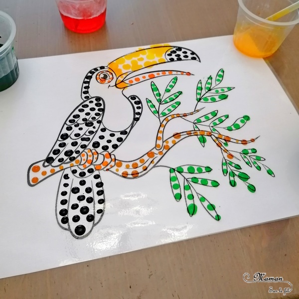 Activité créative enfants - Colorier un toucan avec des gouttes eau colorées - Motricité fine, art éphémère, patience et précision - Pipettes et encre - Pince et préhension doigts - Créativité - Amérique du Sud et Brésil- Découverte d'un pays - Espace et géographie - Animaux de la jungle et oiseaux - arts visuels et atelier maternelle et Cycle 1 et 2 - mslf