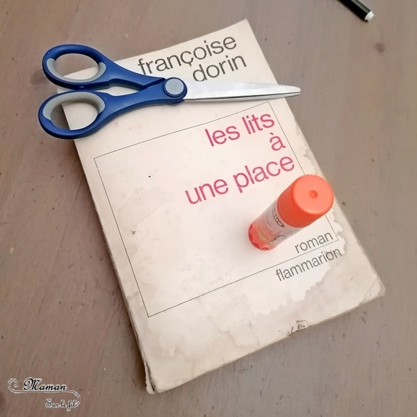 Activité manuelle et créative enfants - Fabriquer une couronne hiver avec un vieux livre jauni - Décoration de porte - Saisons - Pages découpées, roulées, collées - Motricité fine - blanc et bleu - Récup et surcyclage - recyclage de livres abimés - Bricolage et Créativité - arts visuels Elémentaire, maternelle, Cycle 1, 2 - mslf