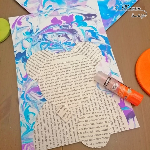 Activité manuelle et créative enfants - Ours blancs polaires avec des pages de livres et dessin - Découpage et collage - Effet de relief - Fond marbré hivernal avec technique de la mousse à raser et de l'encre - Bleu et violet - Technique pour fond Hiver - Récup - recyclage de livres abimés - Bricolage et Créativité - Banquise, animaux du froid - arts visuels Elémentaire, maternelle, Cycle 1, 2 - mslf