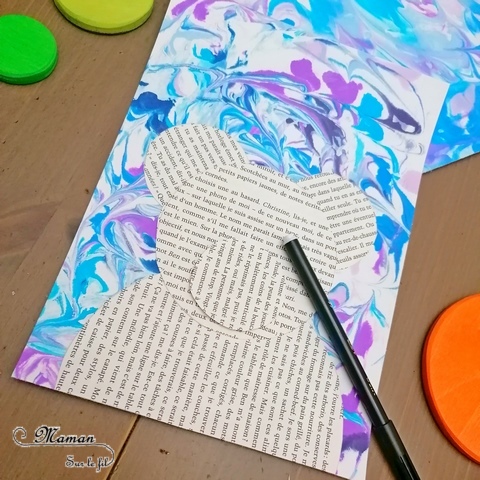 Activité manuelle et créative enfants - Ours blancs polaires avec des pages de livres et dessin - Découpage et collage - Effet de relief - Fond marbré hivernal avec technique de la mousse à raser et de l'encre - Bleu et violet - Technique pour fond Hiver - Récup - recyclage de livres abimés - Bricolage et Créativité - Banquise, animaux du froid - arts visuels Elémentaire, maternelle, Cycle 1, 2 - mslf