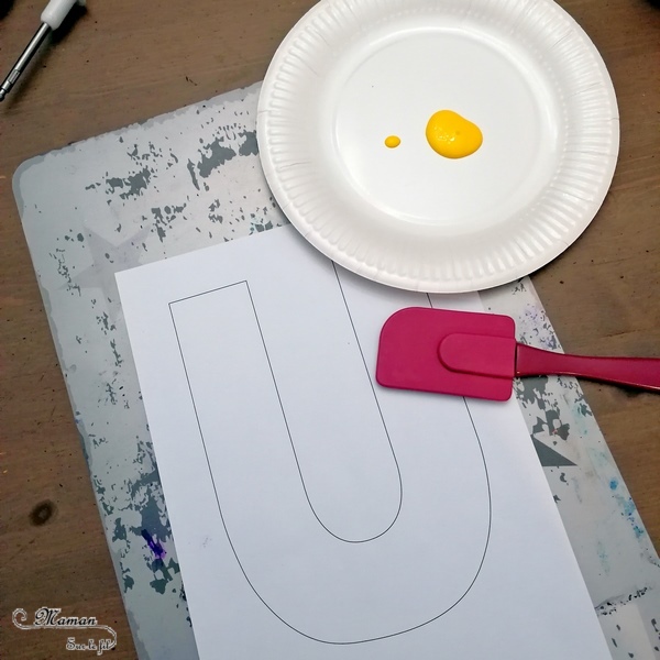 Abécédaire créatif - U comme Univers et Ustensiles - activité manuelle et créative enfants - Encre et gros sel - lignes horizontales - technique peinture avec ustensiles de cuisine - fouet, spatule... - apprentissage lettres alphabet - maternelle - Alphabets lettres creuses gratuit - créative - Projet Maternelle Cycle 1 - mslf