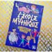 Livre enfants et Ados - Découvrir l'odyssée d'Ulysse avec Poulpe Fictions - L'école mythique - L'odyssée d'Iris pour découvrir en s'amusant la mythologie grecque - revisite moderne et expliquée pour les plus jeunes - Fiction + explication des parallèles et des personnages - test et avis - cycle 2 et 3 - Histoire mslf