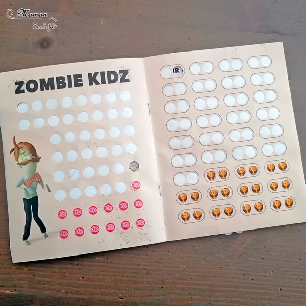 Jeu de société enfants et adultes - Zombie Kidz Evolution chez Scorpion Masqué - Jeu de plateau aux règles évolutives et aux missions et défis à relever et remplir - Thème Ecole Monstres et Halloween - Enveloppes mystères pour plein de surprises et des règles évolutives qui s'enrichissent au fil des parties - 7 ans et plus - Test et avis - mslf