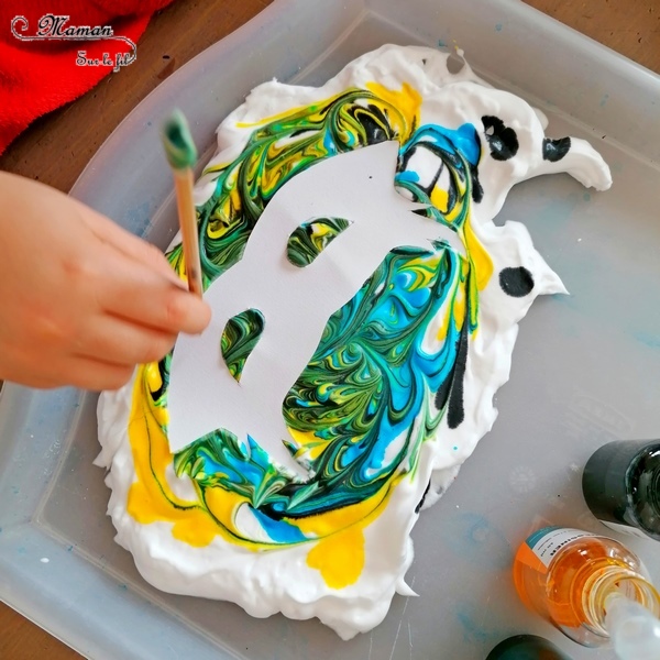 Activité manuelle et créative enfants - Fabriquer des masques marbrés pour le carnaval ou mardi-gras - Technique Mousse à raser et encre pour de jolies marbrures - Brésil et Carnaval de Rio - Bricolage DIY et Créativité - Masques fait maison pour la maternelle - arts visuels Elémentaire, Cycle 1 ou 2 - Découverte d'un pays, géographie - Amérique du Sud - mslf