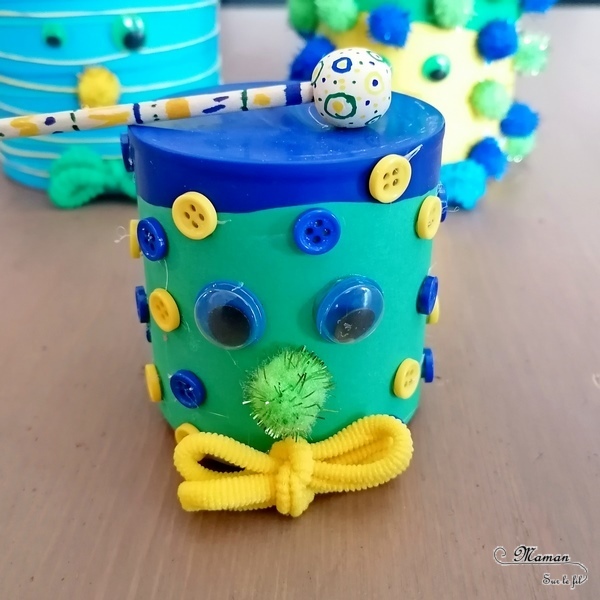 Activité manuelle et créative enfants - Fabriquer une famille de tambours aux couleurs du Brésil - Récup' et recyclage - Pour le carnaval ou mardi-gras - Jeu et bricolage DIY ou activité pour un anniversaire - Fait Maison - Utilisation de boîtes de conserve, de ballons, de pompons, de boutons, de pailles, d'élastiques - C'est la fête - Brésil et Carnaval de Rio - Bricolage DIY et Créativité - arts visuels Elémentaire ou Maternelle, Cycle 1 ou 2 - Découverte d'un pays, géographie - Amérique du Sud - mslf