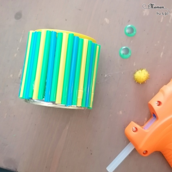 Activité manuelle et créative enfants - Fabriquer une famille de tambours aux couleurs du Brésil - Récup' et recyclage - Pour le carnaval ou mardi-gras - Jeu et bricolage DIY ou activité pour un anniversaire - Fait Maison - Utilisation de boîtes de conserve, de ballons, de pompons, de boutons, de pailles, d'élastiques - C'est la fête - Brésil et Carnaval de Rio - Bricolage DIY et Créativité - arts visuels Elémentaire ou Maternelle, Cycle 1 ou 2 - Découverte d'un pays, géographie - Amérique du Sud - mslf