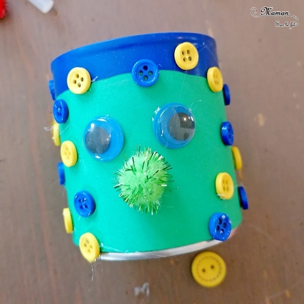 Activité manuelle et créative enfants - Fabriquer une famille de tambours aux couleurs du Brésil - Récup' et recyclage - Pour le carnaval ou mardi-gras - Jeu et bricolage DIY ou activité pour un anniversaire - Fait Maison - Utilisation de boîtes de conserve, de ballons, de pompons, de boutons, de pailles, d'élastiques - C'est la fête - Brésil et Carnaval de Rio - Bricolage DIY et Créativité - arts visuels Elémentaire ou Maternelle, Cycle 1 ou 2 - Découverte d'un pays, géographie - Amérique du Sud - mslf