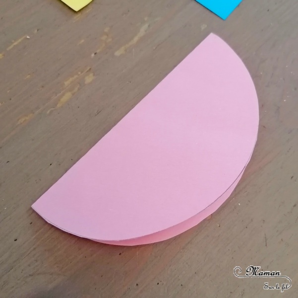 Abécédaire créatif - V comme Vase, Vache et Voiture - activité manuelle et créative enfants - Découpage et collage de papier pour faire de jolies fleurs colorées dans un vase (volume et printemps) - Utiliser les chutes de papier pour créer tâches de la vache - Peinture ludique avec une petite voiture - apprentissage lettres alphabet - maternelle - Alphabets lettres creuses gratuit - créative - Projet Maternelle Cycle 1 - mslf