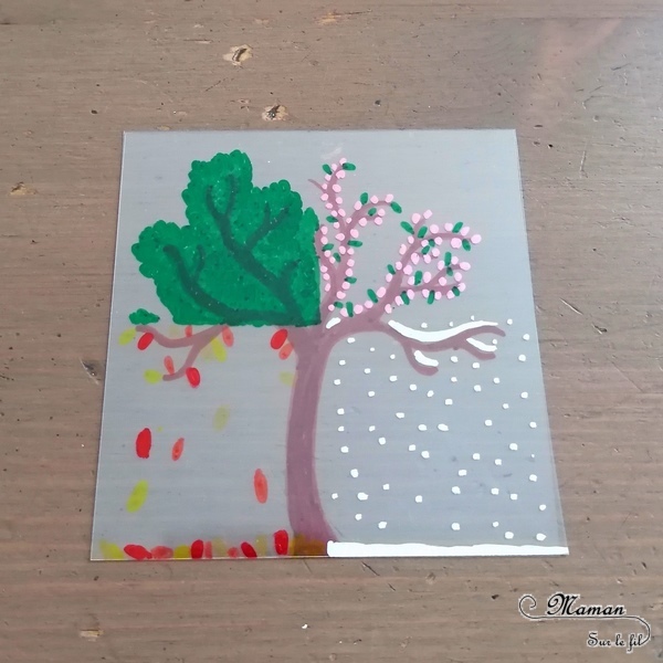 Activité manuelle et créative enfants - Fabriquer un jeu DIY autour des 4 saisons - Arbre modulable et cycle de la nature - Transparents et dessin - changements de l'arbre au fil des saisons - été, automne, printemps et hiver - fleurs, neige, feuilles mortes, soleil - plusieurs étages - couleurs - Bricolage Fait Maison- Feuilles plastiques transparentes - Marqueurs peinture - Bricolage et Créativité - Maternelle - Cycle 1 - Nature et Printemps - mslf