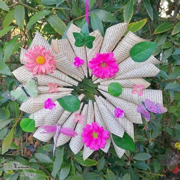 Activité manuelle et créative enfants - Fabriquer une couronne de printemps avec un vieux livre jauni - Décoration de porte - Saisons - Pages découpées, roulées, collées - Motricité fine - Vert rose et violet - Récup et surcyclage - recyclage de livres abimés - Bricolage et Créativité - arts visuels Elémentaire, maternelle, Cycle 1, 2 - Nature Fleurs Feuilles et insectes - mslf