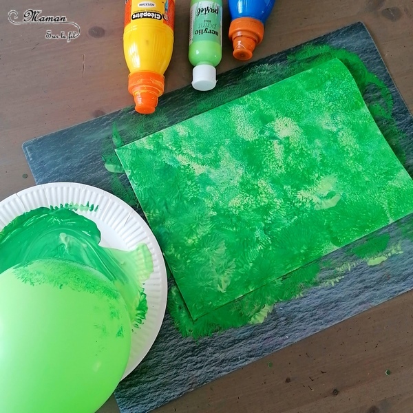 Activité manuelle et créative enfants - Peindre un champs printanier fleuri avec sa clôture en récup' - Peinture au ballon pour le fond - Peinture avec des pailles pour les fleurs - Barrière en bâtonnets de glace en bois - recyclage - Printemps, pré, herbe et Fleurs - Surcyclage - Bricolage et Créativité - arts visuels Elémentaire, maternelle, Cycle 1, 2 - Nature - mslf