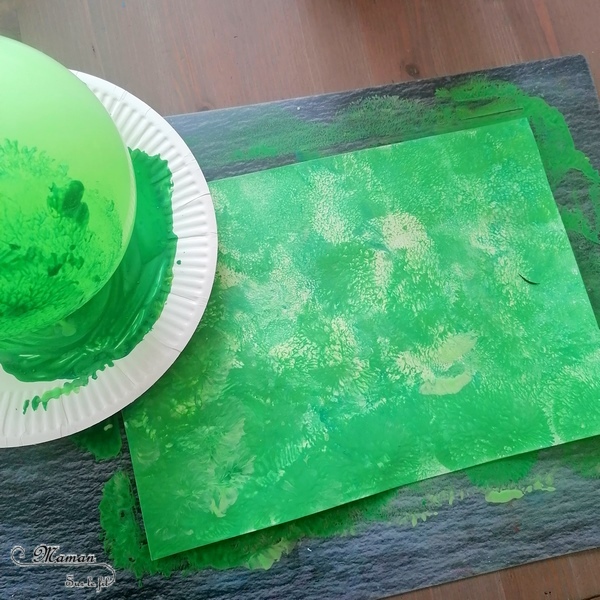 Activité manuelle et créative enfants - Peindre un champs printanier fleuri avec sa clôture en récup' - Peinture au ballon pour le fond - Peinture avec des pailles pour les fleurs - Barrière en bâtonnets de glace en bois - recyclage - Printemps, pré, herbe et Fleurs - Surcyclage - Bricolage et Créativité - arts visuels Elémentaire, maternelle, Cycle 1, 2 - Nature - mslf