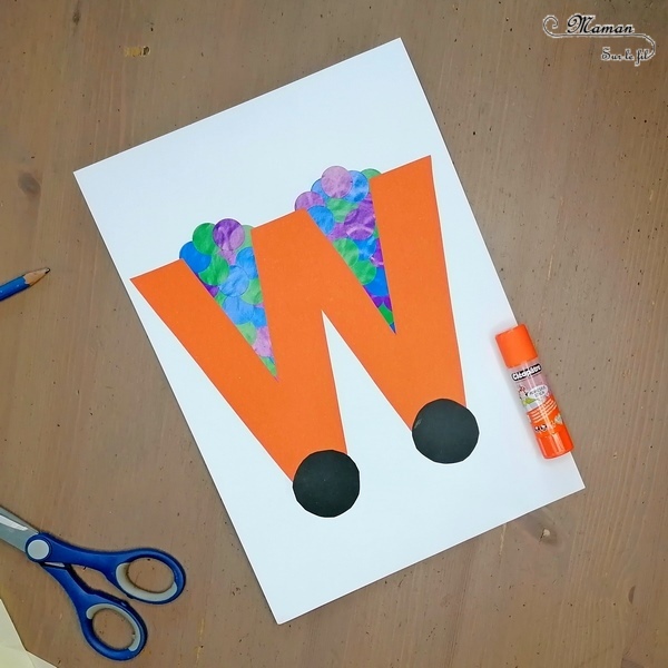 Abécédaire créatif - W comme Wagon et WC - activité manuelle et créative enfants - Découpage et collage de papier et de gommettes pour le wagon de marchandises - Train - Dessin sur du papier toilettes pour WC - apprentissage lettres alphabet - maternelle - Alphabets lettres creuses gratuit - créative - Projet Maternelle Cycle 1 - mslf