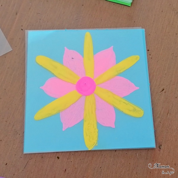 Activité manuelle et créative enfants - Fabriquer un jeu DIY pour inventer, créer et imaginer plein de fleurs - Bricolage Fait Maison avec des transparents - Feuilles plastiques transparentes - Marqueurs peinture - Couleurs - Saisons - Bricolage et Créativité - Peut être utilisé en reproduction de modèle - Atelier autonome maternelle - Cycle 1, 2 - Nature et Printemps - mslf