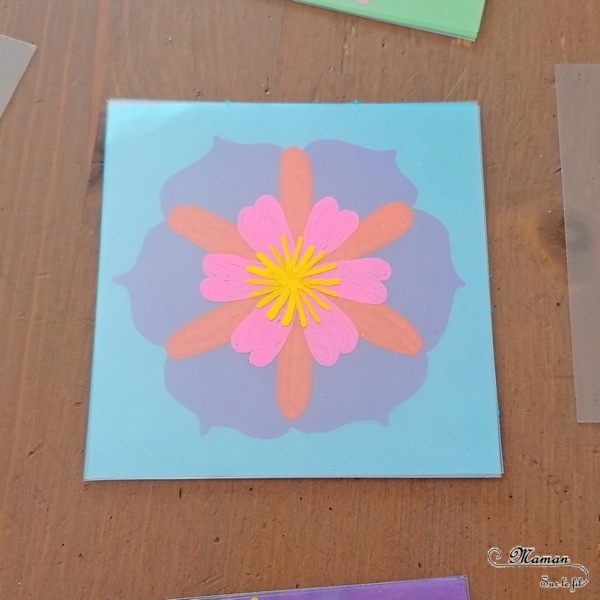 Activité manuelle et créative enfants - Fabriquer un jeu DIY pour inventer, créer et imaginer plein de fleurs - Bricolage Fait Maison avec des transparents - Feuilles plastiques transparentes - Marqueurs peinture - Couleurs - Saisons - Bricolage et Créativité - Peut être utilisé en reproduction de modèle - Atelier autonome maternelle - Cycle 1, 2 - Nature et Printemps - mslf