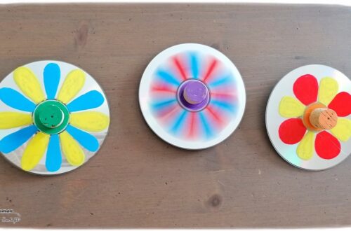 Activité manuelle et créative enfants - Fabriquer des toupies Fleurs DIY - Bricolage et jeu Fait Maison avec de la récup' - Vieux CD Bouchons en liège et billes - Printemps - Mélange des couleurs primaires - Dessin et motricité fine - Marqueurs peinture - Créativité - Maternelle - Cycle 1, 2 - Nature et Printemps - mslf