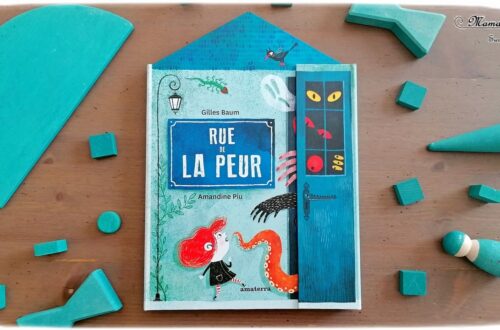 Livre enfants - Rue de la peur chez Amaterra - Gilles Baum et Amandine Piu - Livre dépliant et à rabats pour aborder et dédramatiser la peur des monstres et du noir - Apprendre à regarder derrière la façade et ne pas se fier aux apparences - Livre au format original de rue avec petites maisons - Plein de volet à ouvrir - Parfait pour halloween - Monstres, fantômes, créatures de la mythologie - Famille et grand-père - test et avis - cycles 1 et 2 - Maternelle - mslf