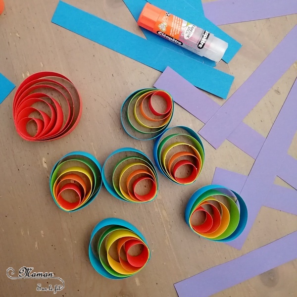 Activité manuelle et créative enfants - Fabriquer une fleur Arc-en-ciel avec des ronds de papier - Cercles et couleurs - Découpage et Collage - Initiation au quilling- Saisons - Printemps et Fleurs - Récup' - Utilisation des chutes de papier - Récup et surcyclage - Bricolage et Créativité - arts visuels Elémentaire, maternelle, Cycle 1, 2 - Nature - mslf