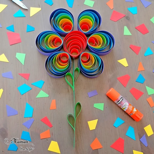 Activité manuelle et créative enfants - Fabriquer une fleur Arc-en-ciel avec des ronds de papier - Cercles et couleurs - Découpage et Collage - Initiation au quilling- Saisons - Printemps et Fleurs - Récup' - Utilisation des chutes de papier - Récup et surcyclage - Bricolage et Créativité - arts visuels Elémentaire, maternelle, Cycle 1, 2 - Nature - mslf