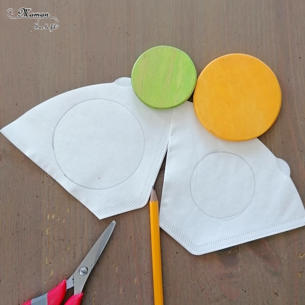 Activité manuelle et créative enfants - Créer une suspension de fleurs avec des filtres à café et de l'encre - Motricité fine, encre et pipettes - Mélange de couleurs - Printemps - Laine et Printemps - Décoration DIY et Fait Maison - Découpage - Créativité - arts visuels Elémentaire, maternelle, Cycle 1, 2 - Nature - mslf