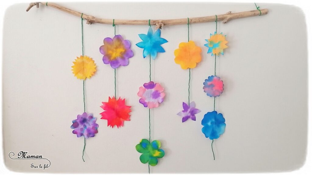 Activité manuelle et créative enfants - Créer une suspension de fleurs avec des filtres à café et de l'encre - Motricité fine, encre et pipettes - Mélange de couleurs - Printemps - Laine et Printemps - Décoration DIY et Fait Maison - Découpage - Créativité - arts visuels Elémentaire, maternelle, Cycle 1, 2 - Nature - mslf