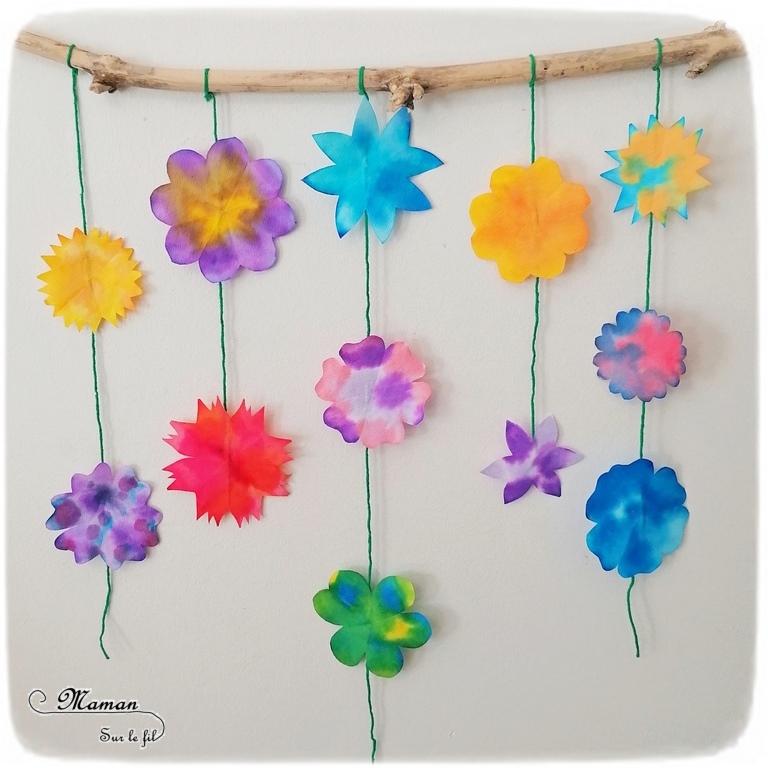 Activité manuelle et créative enfants - Créer une suspension de fleurs avec des filtres à café et de l'encre - Motricité fine, encre et pipettes - Mélange de couleurs - Printemps - Laine et Printemps - Décoration DIY et Fait Maison - Découpage - Créativité - arts visuels Elémentaire, maternelle, Cycle 1, 2 - Nature - mslf