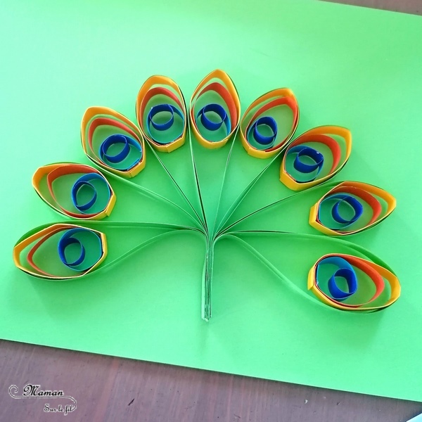 Activité manuelle et créative enfants - Fabriquer un paon avec des ronds de papier - Cercles et couleurs - Découpage et Collage - Initiation au quilling- Animaux de la ferme et oiseaux - Récup' - Utilisation des chutes de papier - Surcyclage et peinture - Bricolage et Créativité - arts visuels Elémentaire, maternelle, Cycle 1, 2 - Asie et Chine - mslf