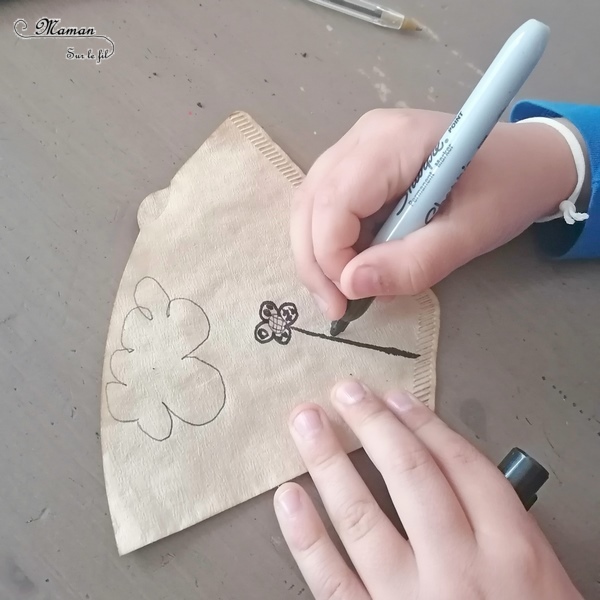 Activité créative et manuelle enfants - Dessin ou peinture sur filtres à café usagés - à la façon de Kaixuan Feng - peintre chinoise - Dessin libre, paysages, manoir hanté pour Halloween, zentangles, art-thérapie - Plage, montagne, forêt - Noir - récup' et graphisme Créativité - Asie et Chine - Découverte d'un pays et d'un artiste - Espace et géographie - arts visuels et atelier maternelle et élémentaire - Cycles 1, 2 et 3 - mslf