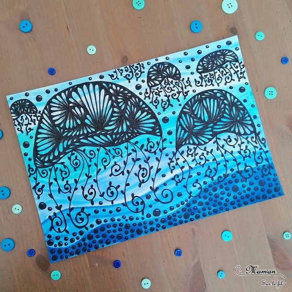 Activité créative et manuelle enfants et adultes - Méduses graphiques en art thérapie - A la découverte du Zen Art et du concept du zentangle - Dessin et coloriage en Noir et Blanc - Graphisme - Détente relaxation temps pour soi - Traiter anxiété et stress - Créativité - arts visuels et atelier maternelle et élémentaire - adaptable pour Cycle 1, 2, 3 - émotions - fond en dégradés de bleu - Animaux marins et mer ou été - mslf