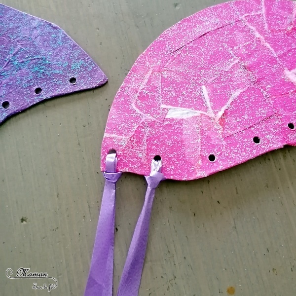 Activité créative et manuelle enfants - Méduses Girly en récup' - Fabriquer des suspensions en recyclant des emballages cadeau - Carton, papier de soir, sac kraft déchiré, ruban bolduc, laine - Rose, violet et paillettes - Yeux mobiles - Thèmes animaux marins, plage et été - - Motricité pour le déchirage et le passage de la laine, collage - Tissage - - Surcyclage et Créativité - arts visuels et atelier maternelle et Cycle 1 et 2 - mslf