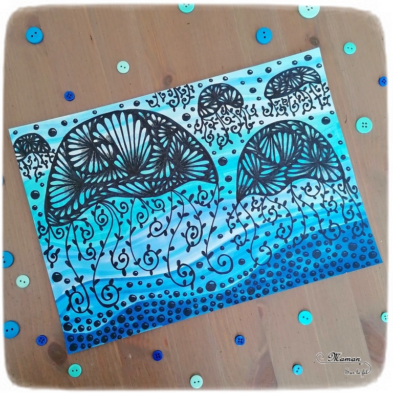 Activité créative et manuelle enfants et adultes - Méduses graphiques en art thérapie - A la découverte du Zen Art et du concept du zentangle - Dessin et coloriage en Noir et Blanc - Graphisme - Détente relaxation temps pour soi - Traiter anxiété et stress - Créativité - arts visuels et atelier maternelle et élémentaire - adaptable pour Cycle 1, 2, 3 - émotions - fond en dégradés de bleu - Animaux marins et mer ou été - mslf