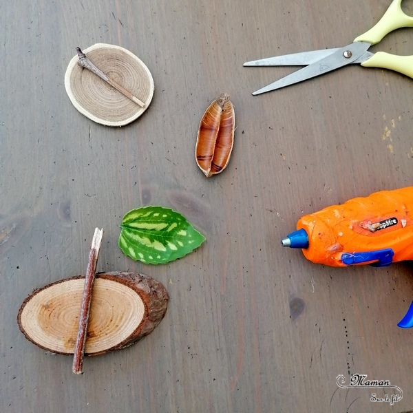 Activité créative et manuelle enfants - Fabriquer un tableau en 3D avec bateaux Nature sur vagues en quilling - Radeaux en Land art avec Loose part : rondins, feuilles, branches - spirales bleues et blanches pour les vagues de l'océan - mer et été - Relief et motricité fine - Bricolage en Récup' - Véhicules, été - Recyclage, surcyclage et Créativité - arts visuels et atelier maternelle et Cycle 1, 2 et 3 - mslf