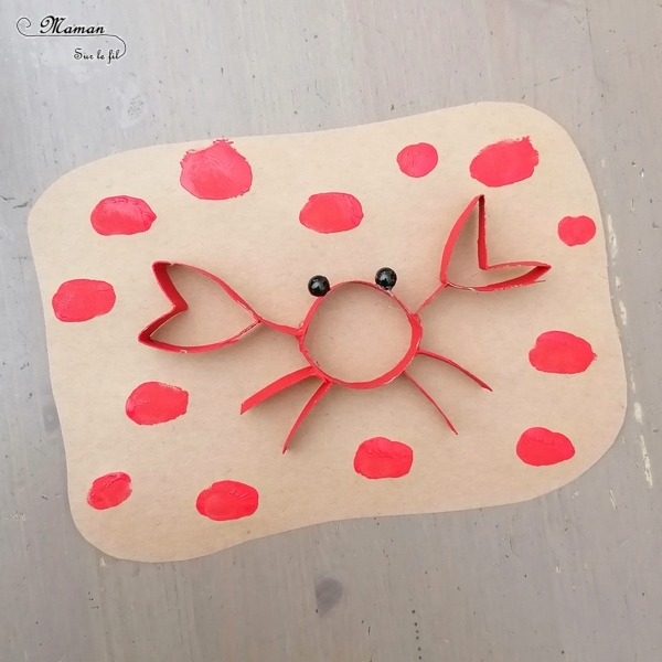 Activité créative et manuelle enfants - Crabes rouges en récup' de rouleau de PQ et empreintes de doigts en peinture - Rouleaux de papier toilette - Empreintes de doigts - Collage et dessin - Graphisme - Bricolage rapide et facile - Perles noires et papier Kraft - Carton - Thèmes animaux marins, plage et été - Surcyclage et Créativité - arts visuels et atelier maternelle et Cycle 1 et 2 - mslf