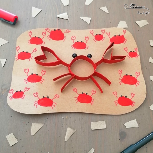 Activité créative et manuelle enfants - Crabes rouges en récup' de rouleau de PQ et empreintes de doigts en peinture - Rouleaux de papier toilette - Empreintes de doigts - Collage et dessin - Graphisme - Bricolage rapide et facile - Perles noires et papier Kraft - Carton - Thèmes animaux marins, plage et été - Surcyclage et Créativité - arts visuels et atelier maternelle et Cycle 1 et 2 - mslf