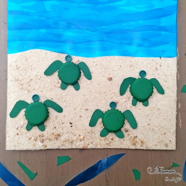 Activité créative et manuelle enfants - Tortues marines sur la plage en récup' - Peinture, découpage et collage - Recyclage de sable, de pochette plastique bleue, de capsules de bière, de boutons et de chutes de papier - Thèmes animaux marins, plage, mer, océan, été - Surcyclage et Créativité - arts visuels et atelier maternelle et Cycle 1 et 2 - mslf