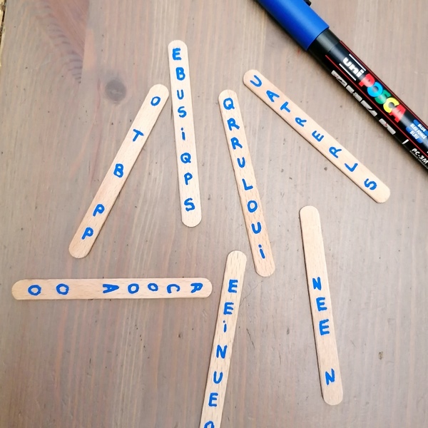 Activité créative et manuelle enfants - Pédagogique et éducative - Fabriquer Jeu DIY - Puzzles type Mots croisés Fait maison - Récup' Bâtonnets de glace en bois - Puzzles Type Mots croisés - Reconstitue les mots - Casse-tête et logique - Lecture et vocabulaire - Thèmes animaux marins, plage et été - Surcyclage et Créativité - arts visuels et atelier Cycles 2 et 3 - mslf