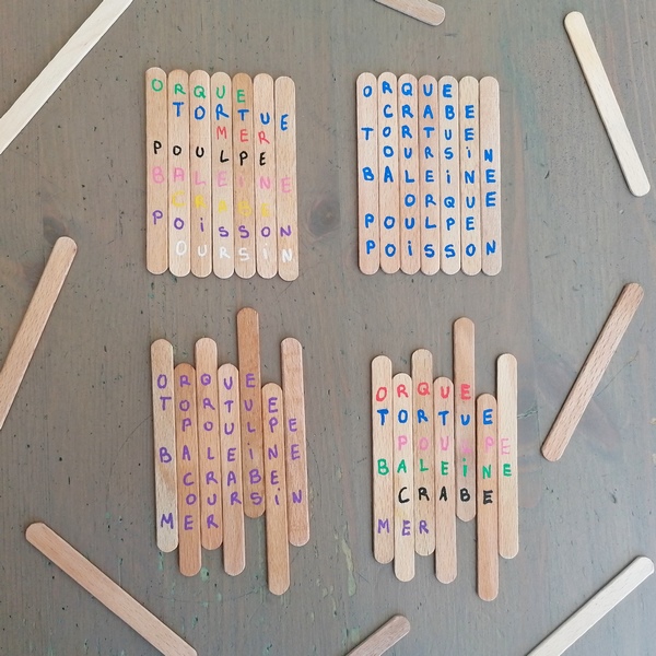 Activité créative et manuelle enfants - Pédagogique et éducative - Fabriquer Jeu DIY - Puzzles type Mots croisés Fait maison - Récup' Bâtonnets de glace en bois - Puzzles Type Mots croisés - Reconstitue les mots - Casse-tête et logique - Lecture et vocabulaire - Thèmes animaux marins, plage et été - Surcyclage et Créativité - arts visuels et atelier Cycles 2 et 3 - mslf